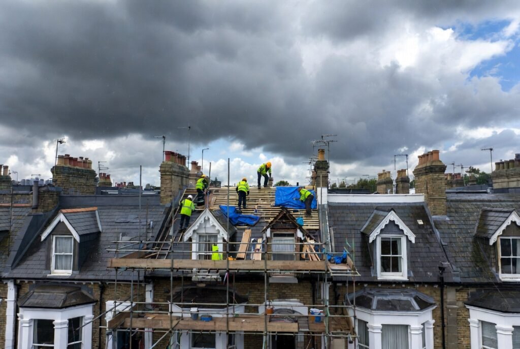 Emergency roof repairs Richmond TW9 TW10 – 24/7 rapid response roofer fixing storm damage